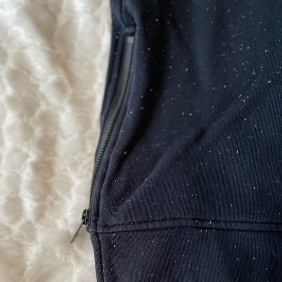 Mossimo Young men’s pre-owned dark blue with white sprinkles sweater. Size (M). - Picture 7 of 9
